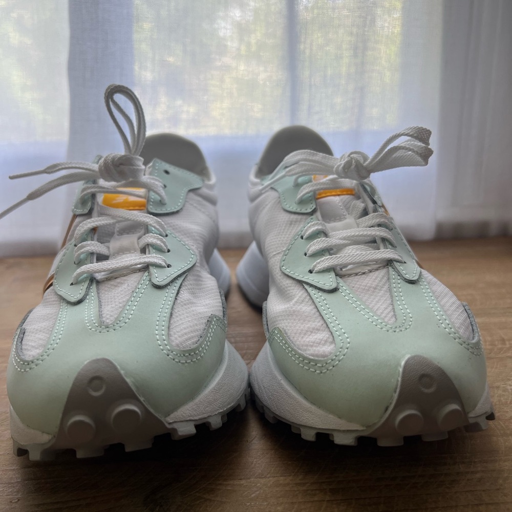 New Balance 327 Sneakers In Mint and Orange Women’s Size 7.5 New - Picture 2 of 11